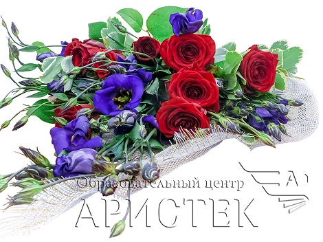 Вытянутая форма для стола или подарка: работает ритм, а не масса цветов.